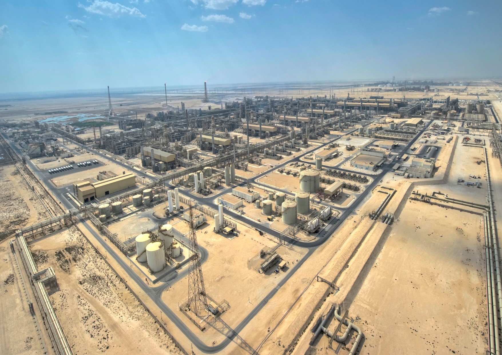 Shell, TotalEnergies, ExxonMobil bidding for giant Qatari LNG expansion
