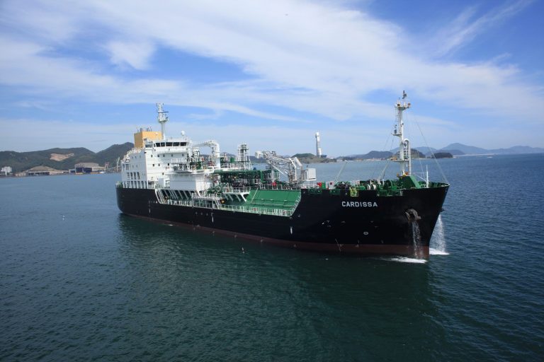 Shell sells LNG bunkering vessel to Pan Ocean