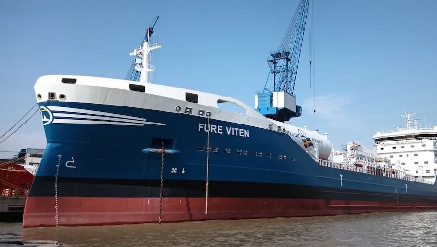 Furetank's new LNG-powered tanker wraps up bunkering op in Malaysia