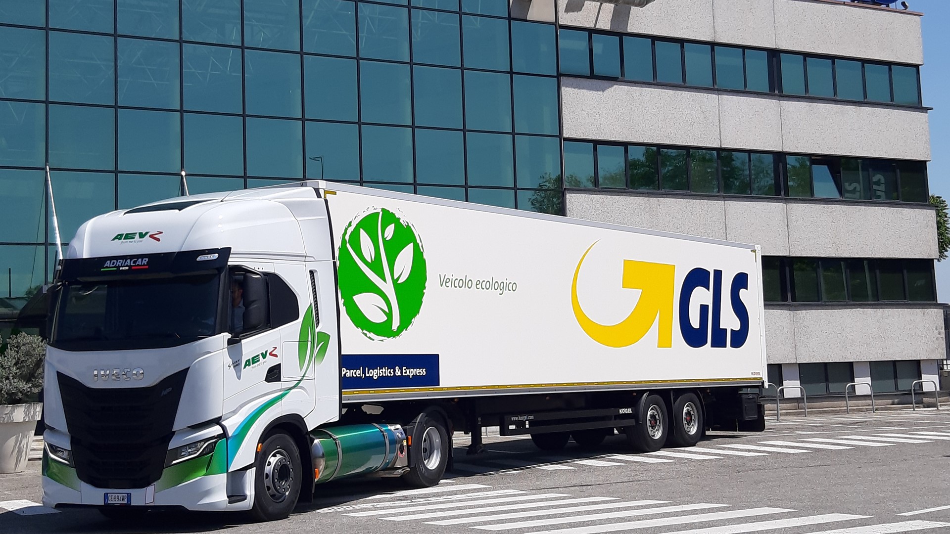 GLS adds 120 LNG-powered trucks