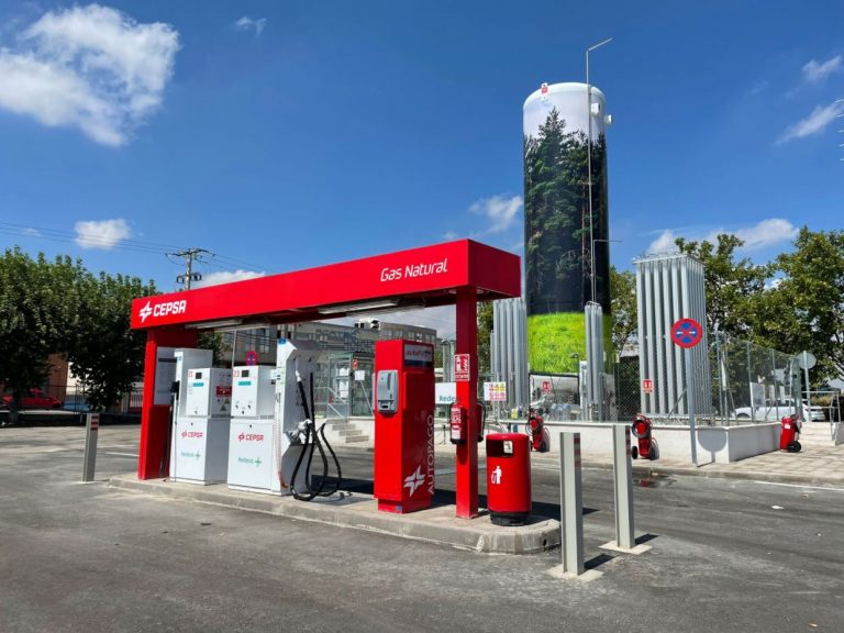 Cepsa, Redexis open new LNG filling station in Spain