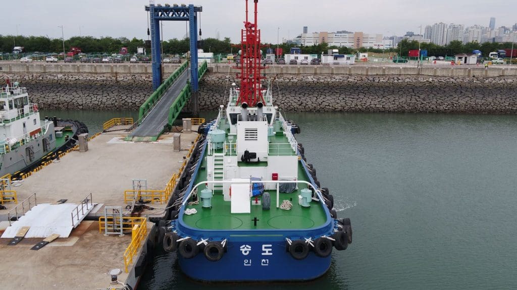 Port of Incheon says South Korea's first LNG-powered tug starts work