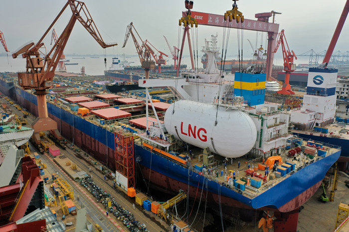 SWS launches first LNG-powered Newcastlemax bulker for EPS