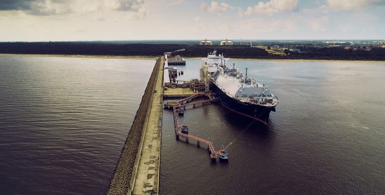 Poland's PGNiG says LNG imports rise 17 percent in Q3