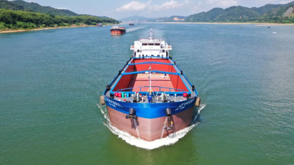 Guijiang delivers first two small LNG-powered bulkers to GNG Ocean (2)
