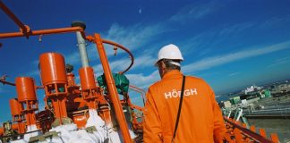 Hoegh LNG enters deal to charter one of its FSRUs