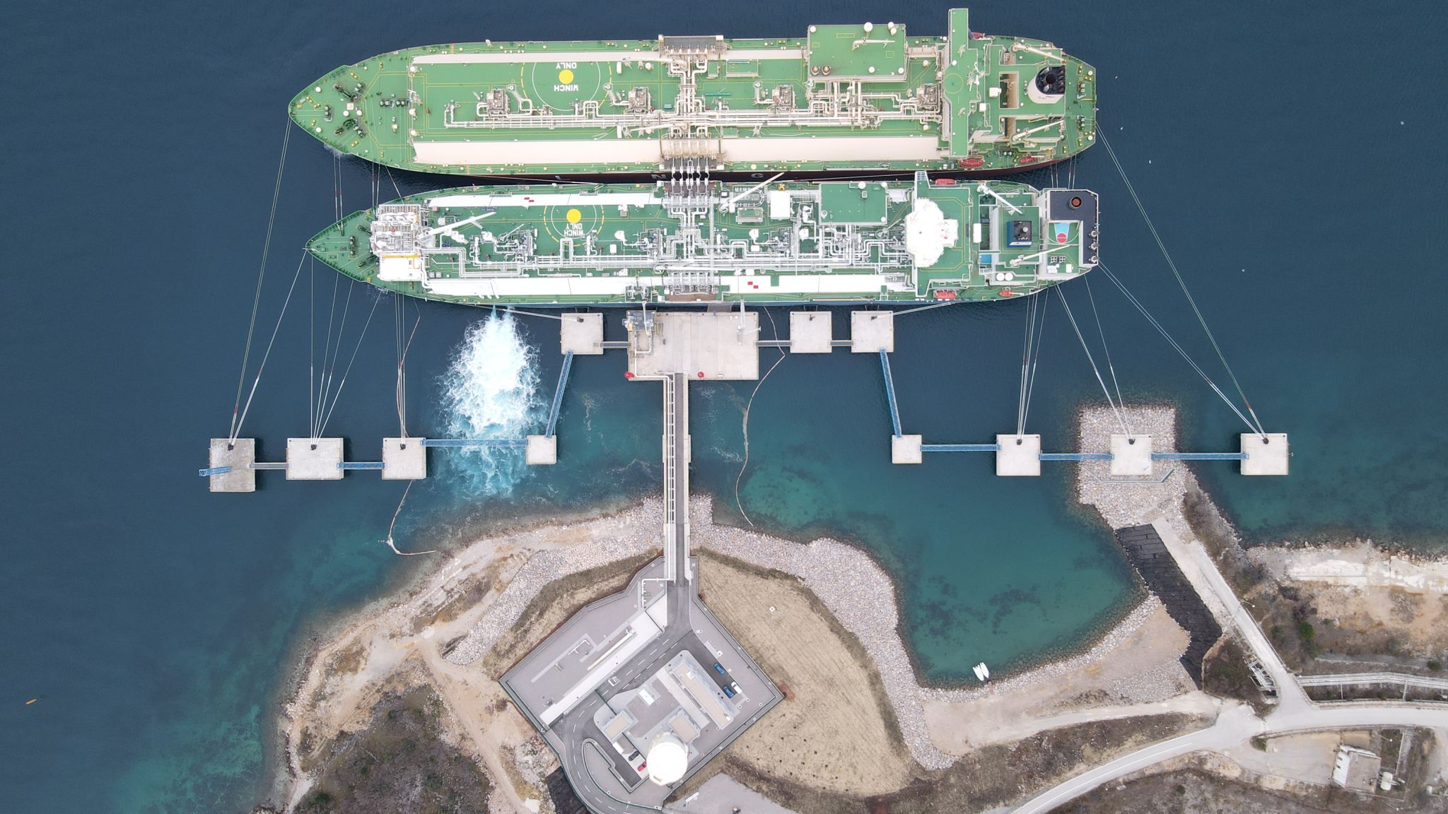 Croatian FSRU welcomes 19th LNG shipment, last for this year
