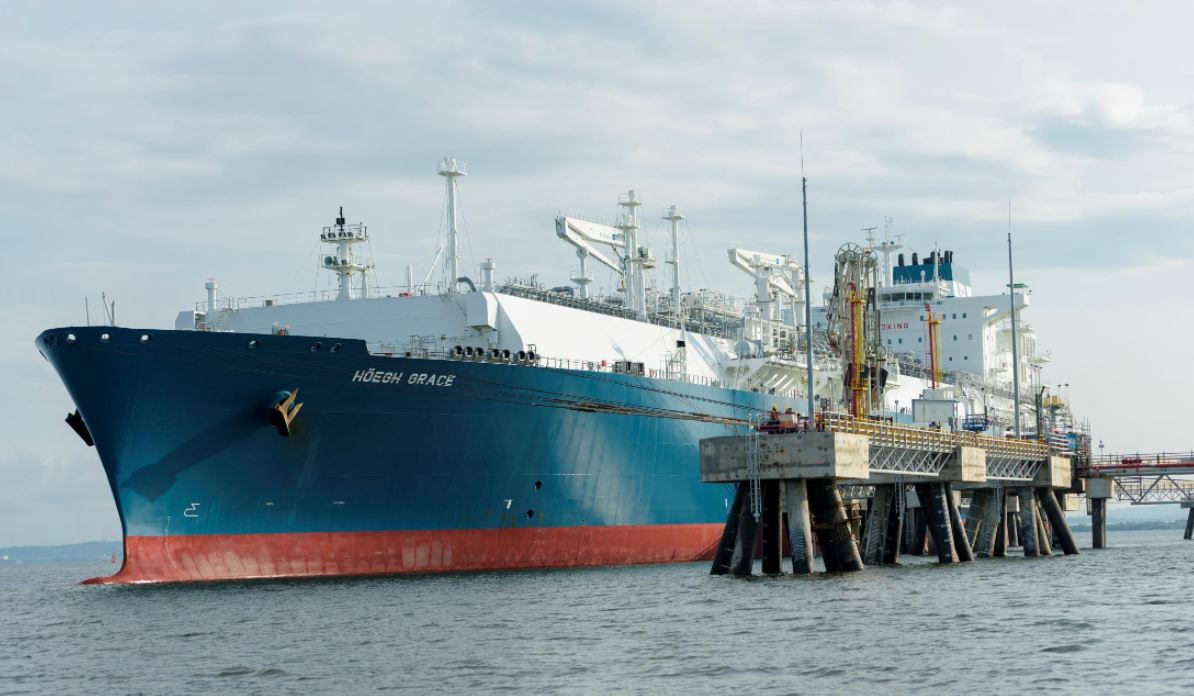 Hoegh LNG makes move to buy all HMLP shares