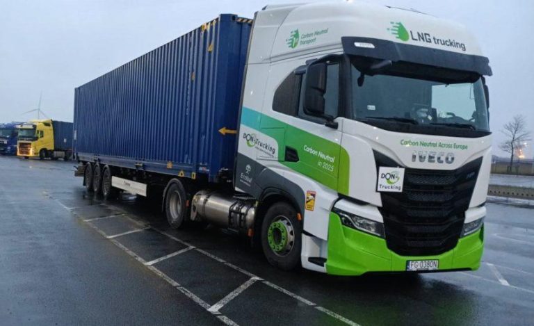 Rotterdam-based logistics firm Samskip is introducing new LNG-powered trucks in its fleet as it looks to further reduce emissions throughout the entire supply chain.