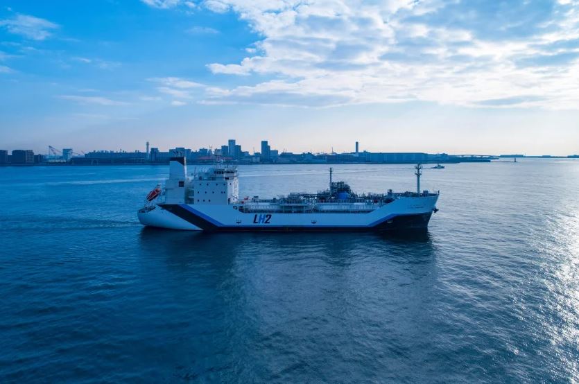 World's first liquefied hydrogen carrier on its way from Japan to Australia