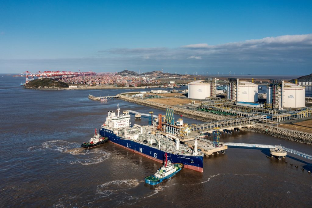 Avenir sells world's largest LNG bunkering ship to Chinese JV