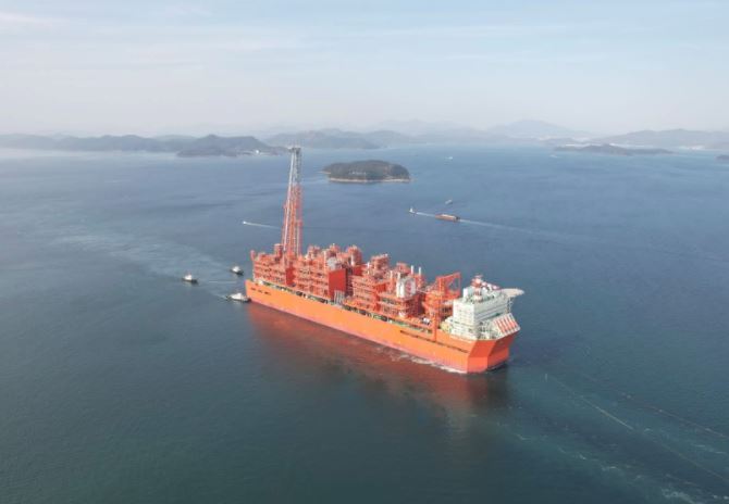 Eni's floating LNG producer arrives in Mozambique