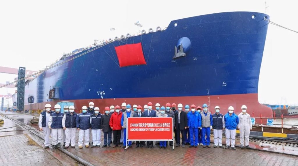Hudong-Zhonghua floats out second COSCO LNG carrier (2)