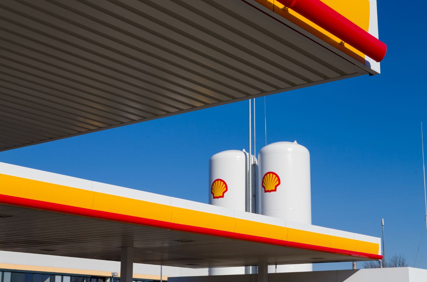 Shell’s quarterly profit surges, LNG sales drop