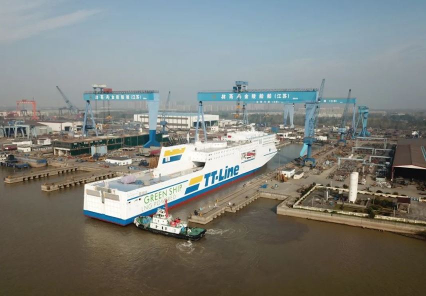 Germany's TT-Line’s takes delivery of LNG-powered ferry in China (2)