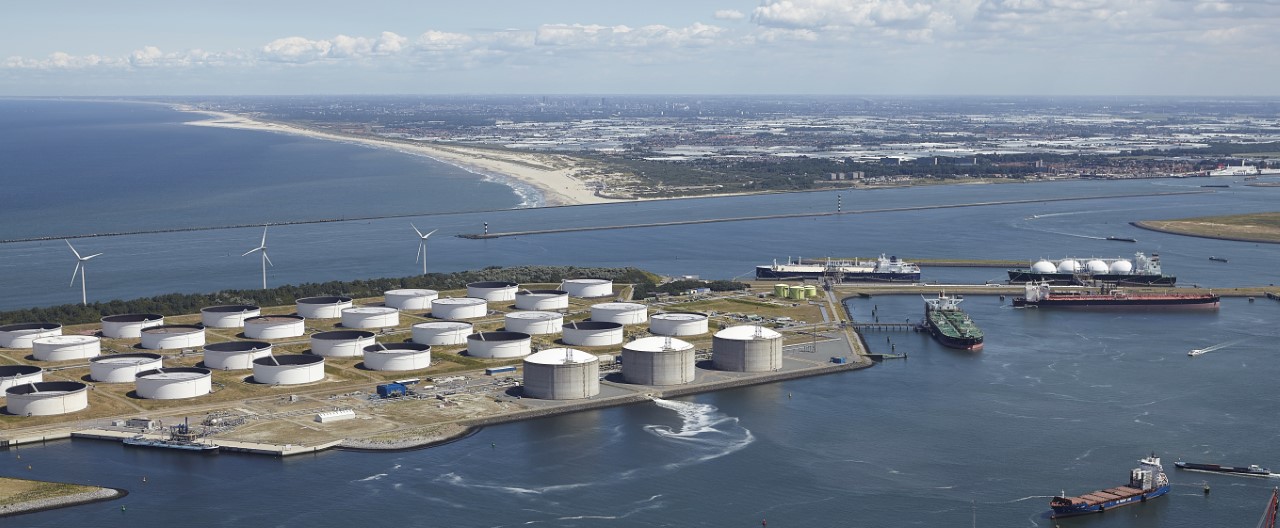 Germany's Uniper books more capacity at Dutch Gate LNG terminal