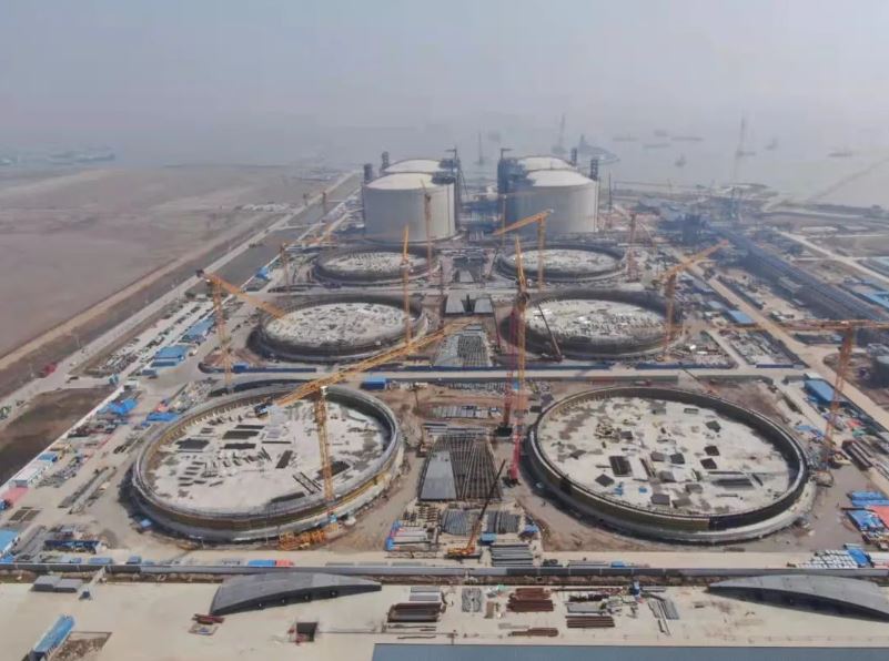 CNOOC world’s largest LNG storage tanks taking shape