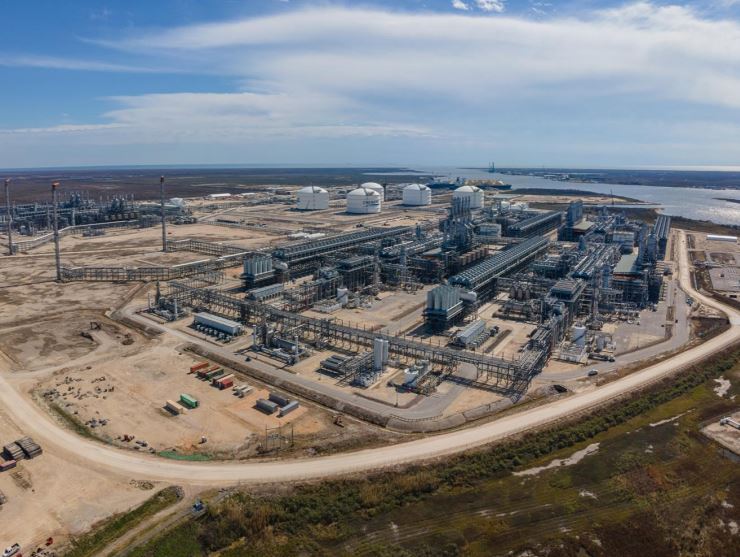 Cheniere teams up with midstream firms to work on carbon emissions