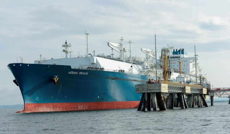 Hoegh LNG expects to complete merger deal with HMLP this year