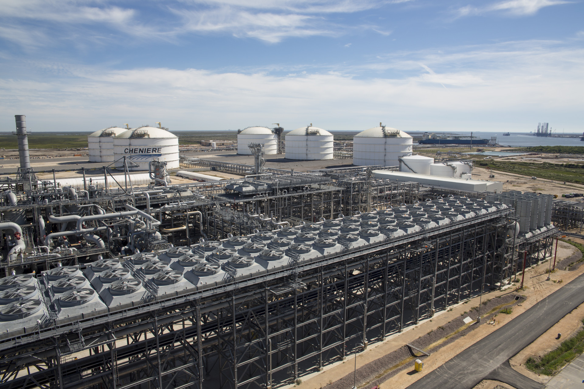Cheniere pens long-term LNG supply deals with Chevron