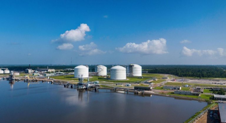 Energy Transfer pens 25-year LNG supply deal with China Gas