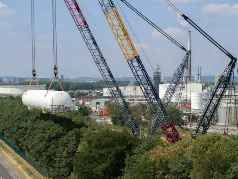 Shell's German bio-LNG plant gets three tanks