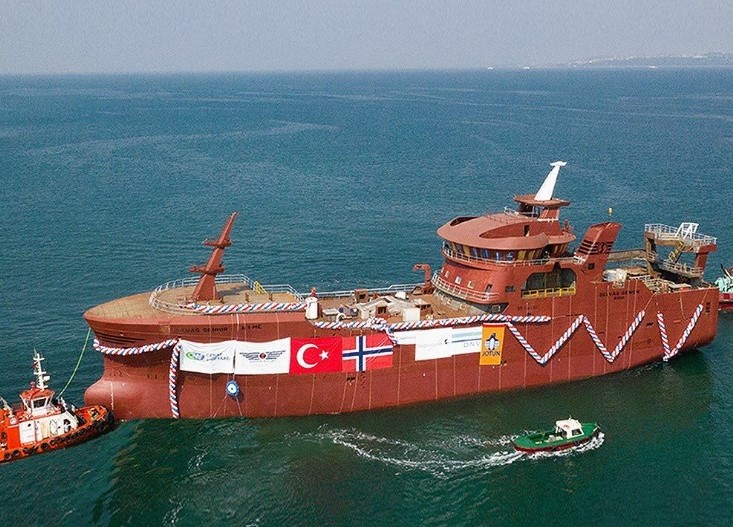 Cemre floats out Norwegian LNG-fueled fishing vessel