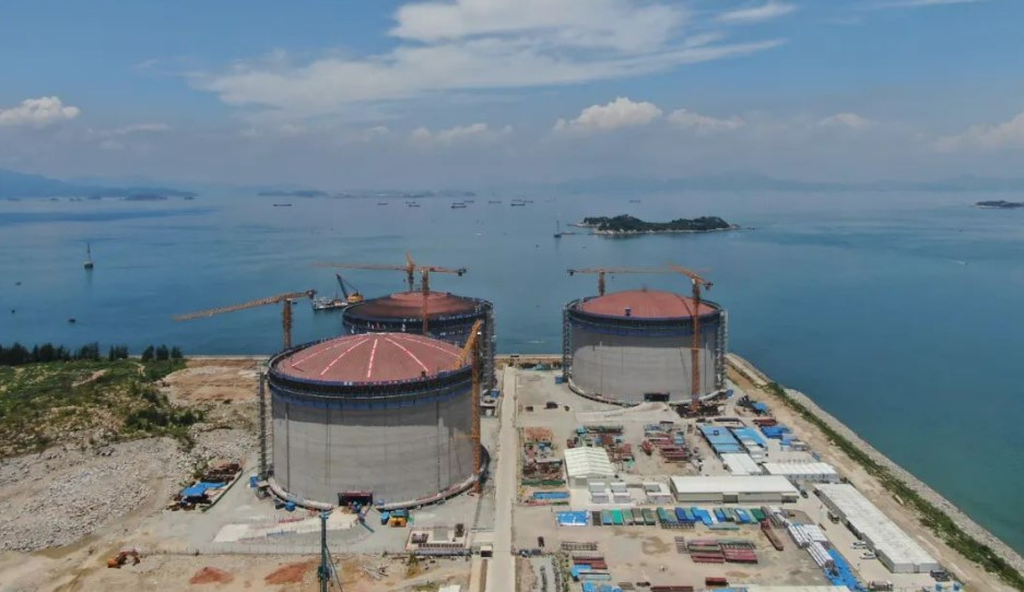 TGE Gas raises roof on third Huizhou LNG tank