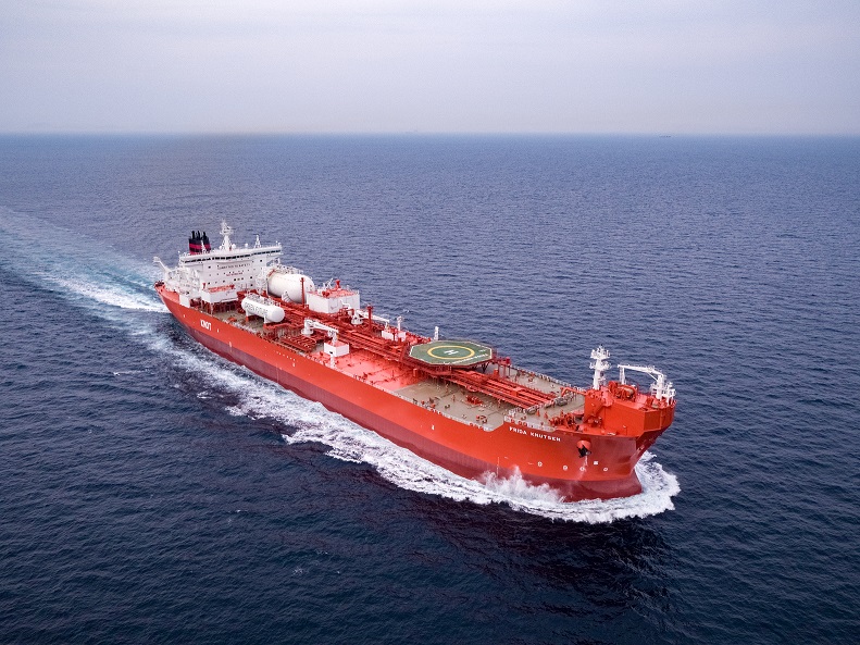 KNOT takes delivery of first LNG-fueled shuttle tanker chartered by Eni