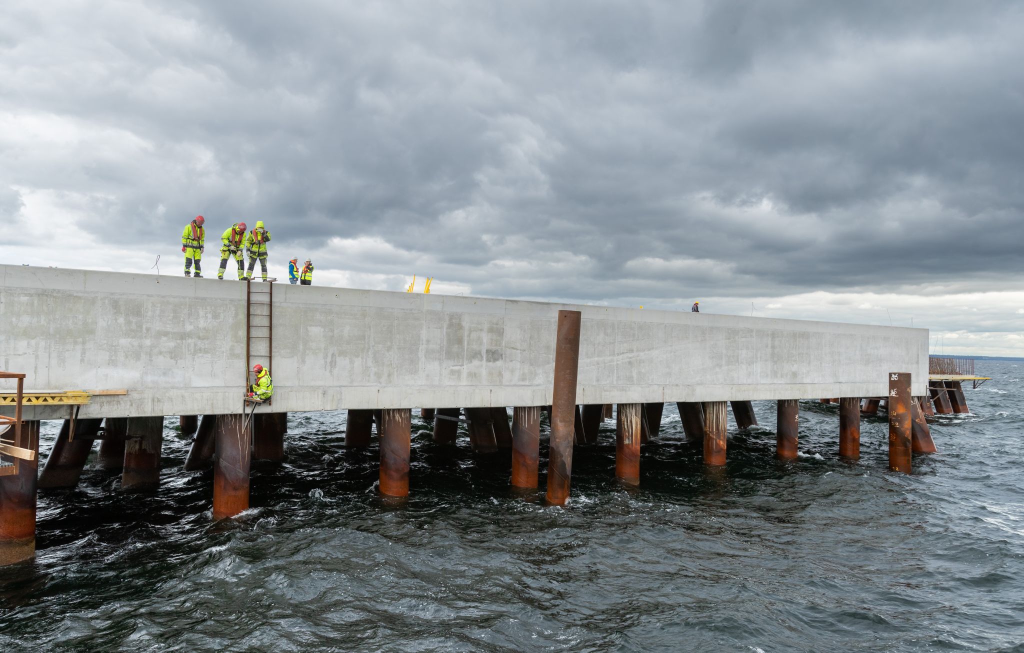 Estonia's Alexela and Infortar complete main platform for Paldiski LNG terminal