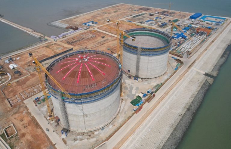 TGE Gas raises roof on first Yangjiang LNG tank in China