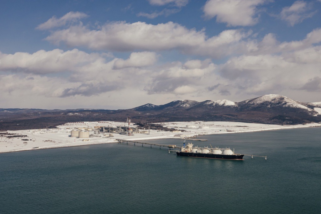 Japan's MOL pens charter deal with new Sakhalin LNG operator