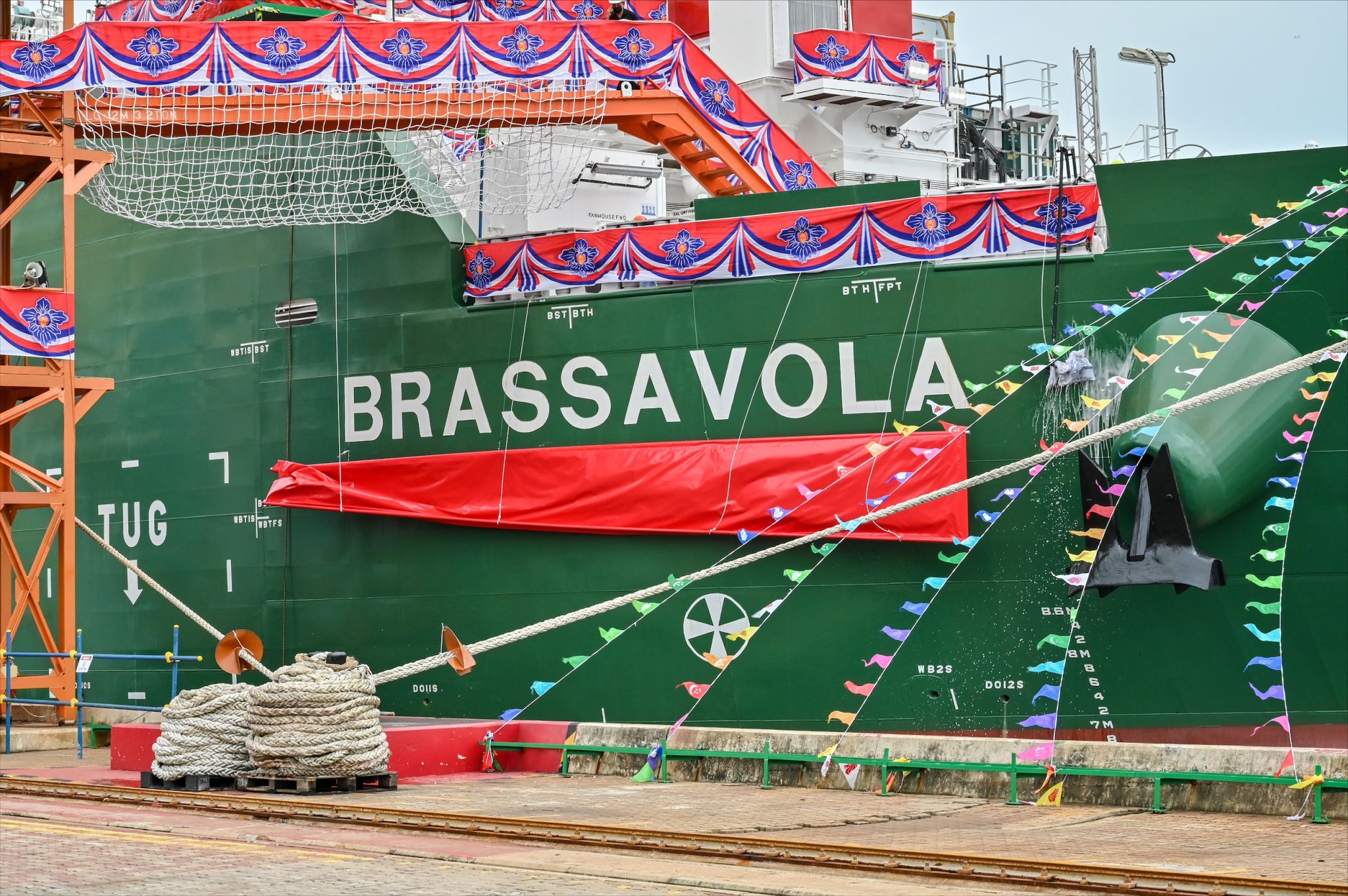 Pavilion and TotalEnergies name MOL's LNG bunkering newbuild in Singapore