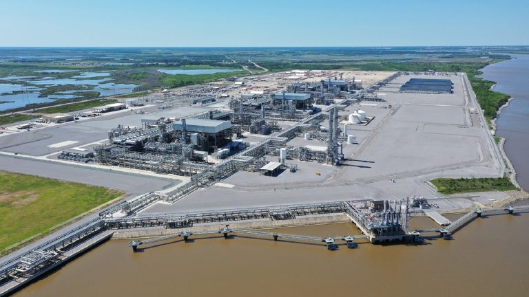 Sempra Infrastructure and Williams pen preliminary LNG deal