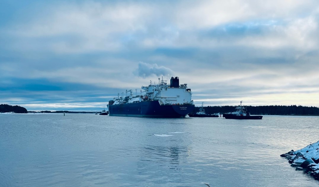 Gasgrid Finland's first FSRU lands in Inkoo