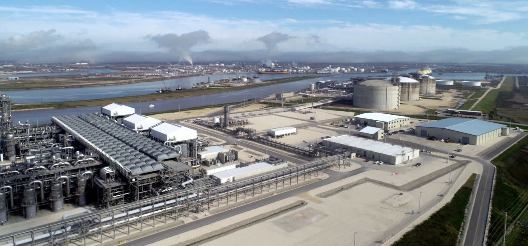 Freeport seeks FERC OK to start introducing LNG to piping system