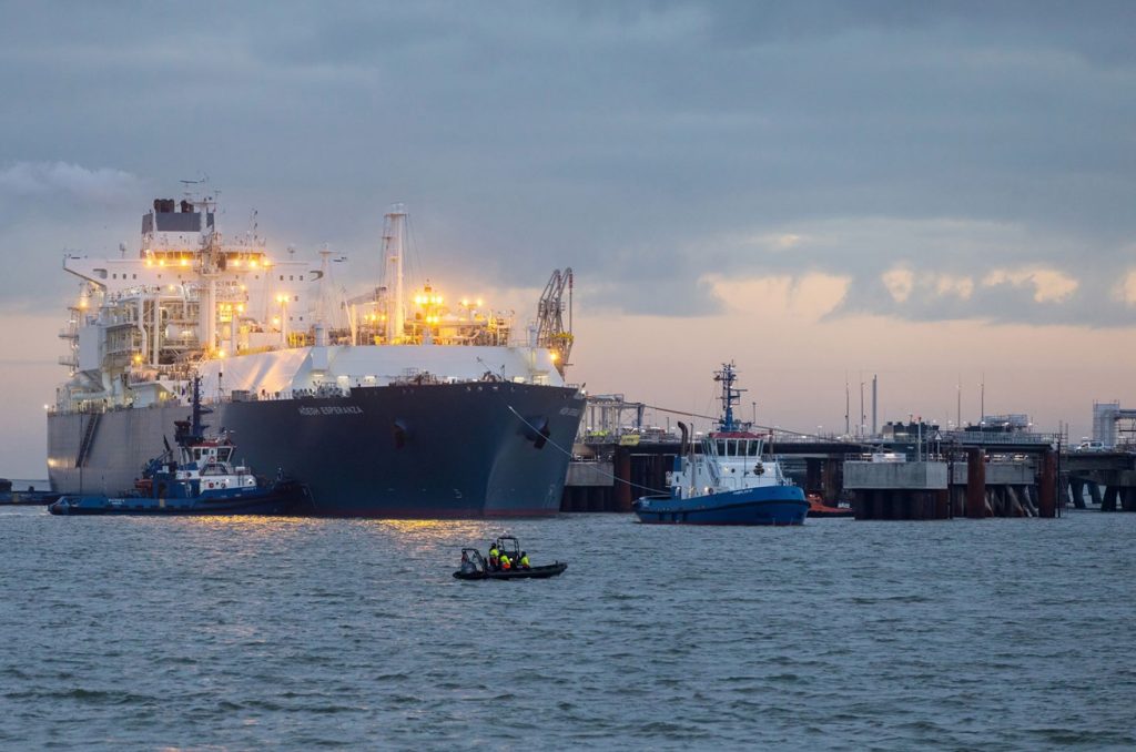 Germany's Wilhelmshaven FSRU terminal welcomes first LNG tanker