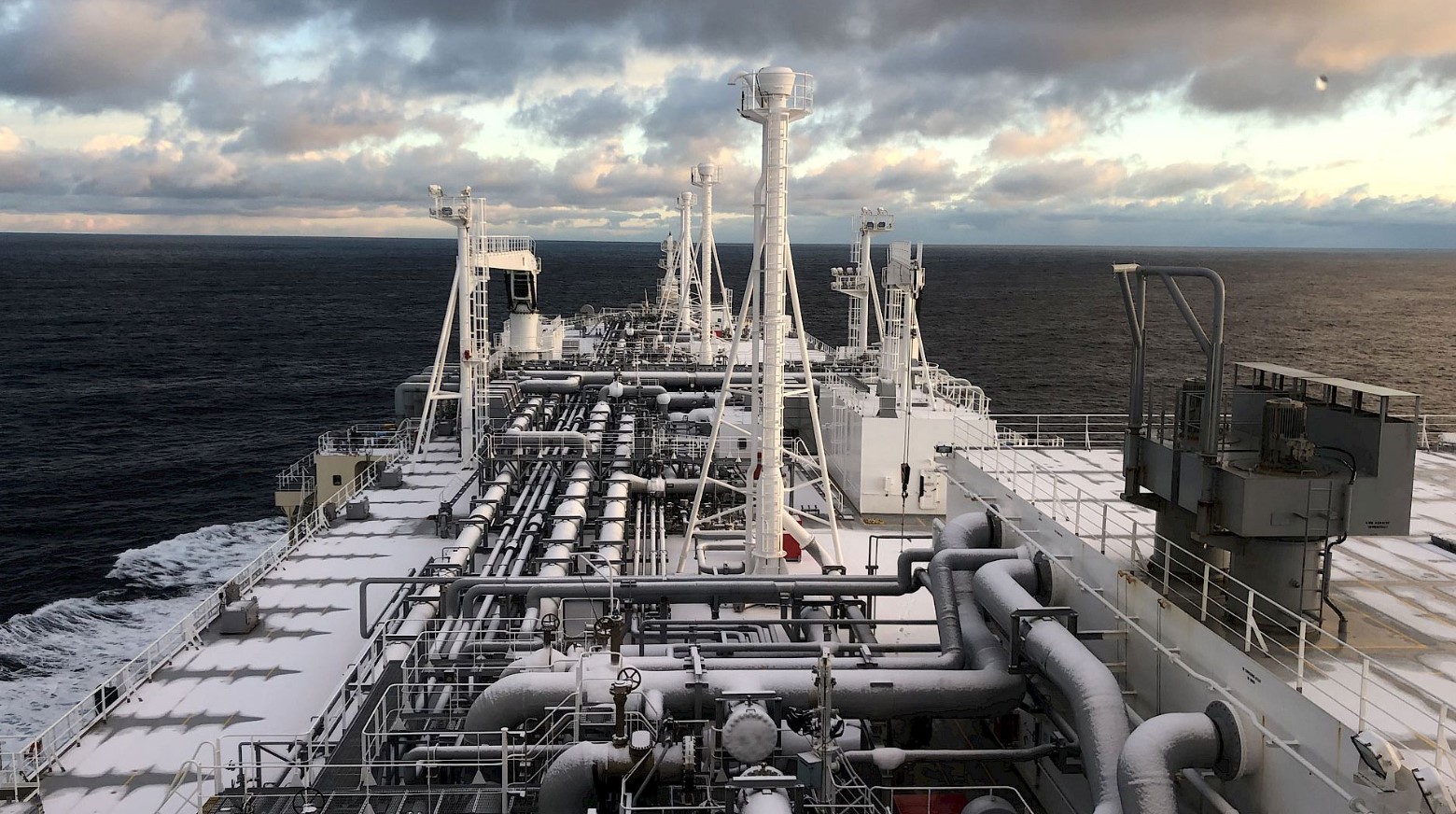 Seapeak trials Starlink on LNG carrier