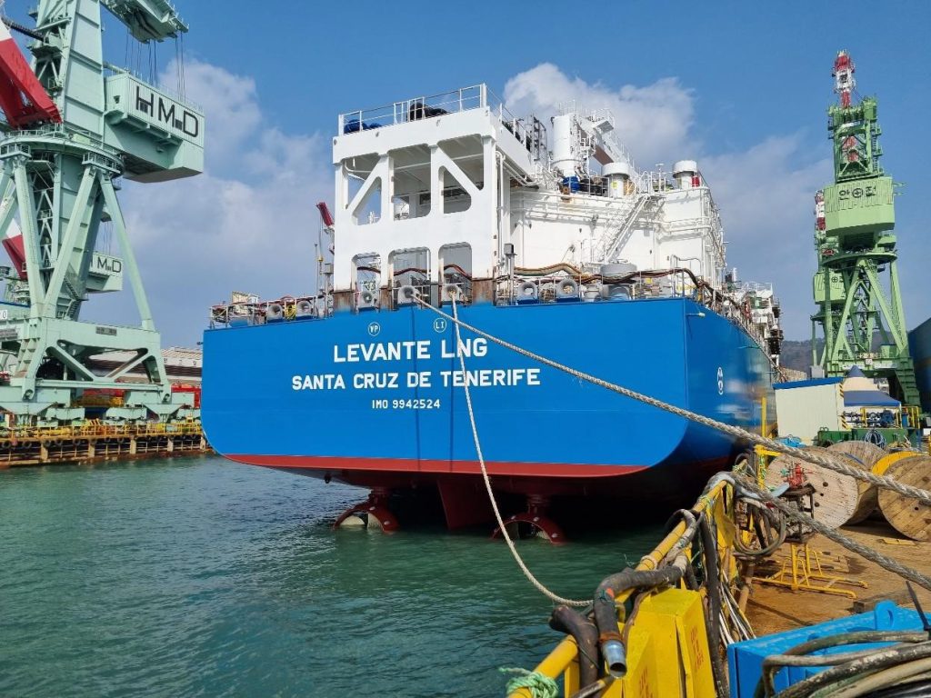 Hyundai Mipo launches LNG bunkering vessel for Enagas unit