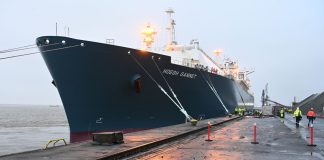Germany's Brunsbuettel FSRU welcomes first LNG carrier
