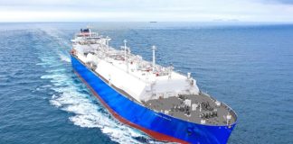 Update: LNG tanker runs aground in Suez Canal