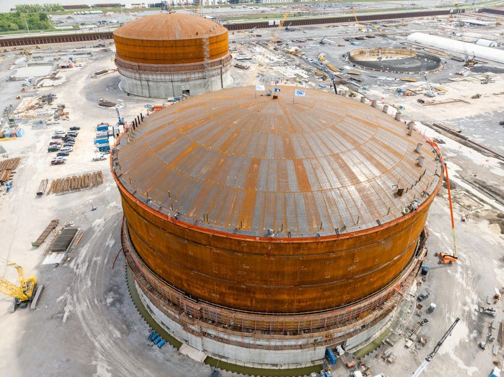 Venture Global roof lifted on second Plaquemines LNG tank