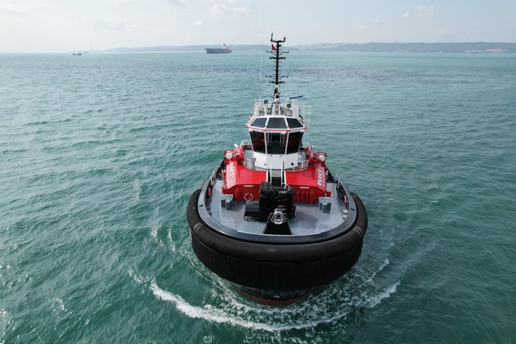 First electric tug ready to start serving LNG Canada
