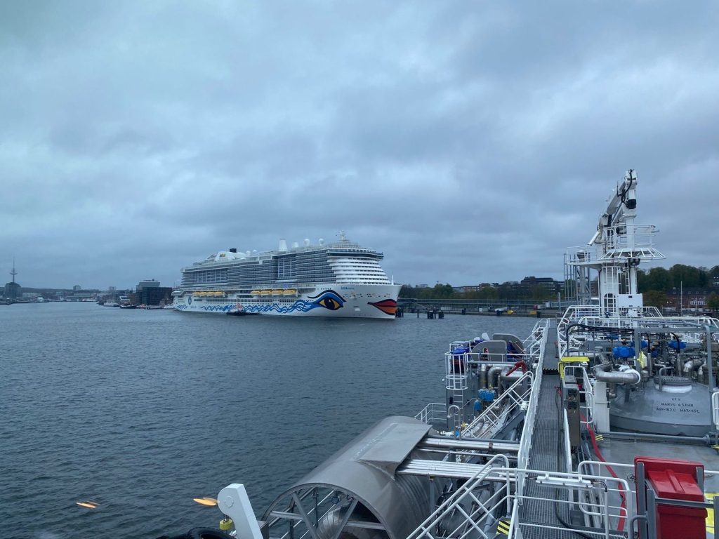 Titan, Carnival wrap up first LNG bunkering op in Kiel