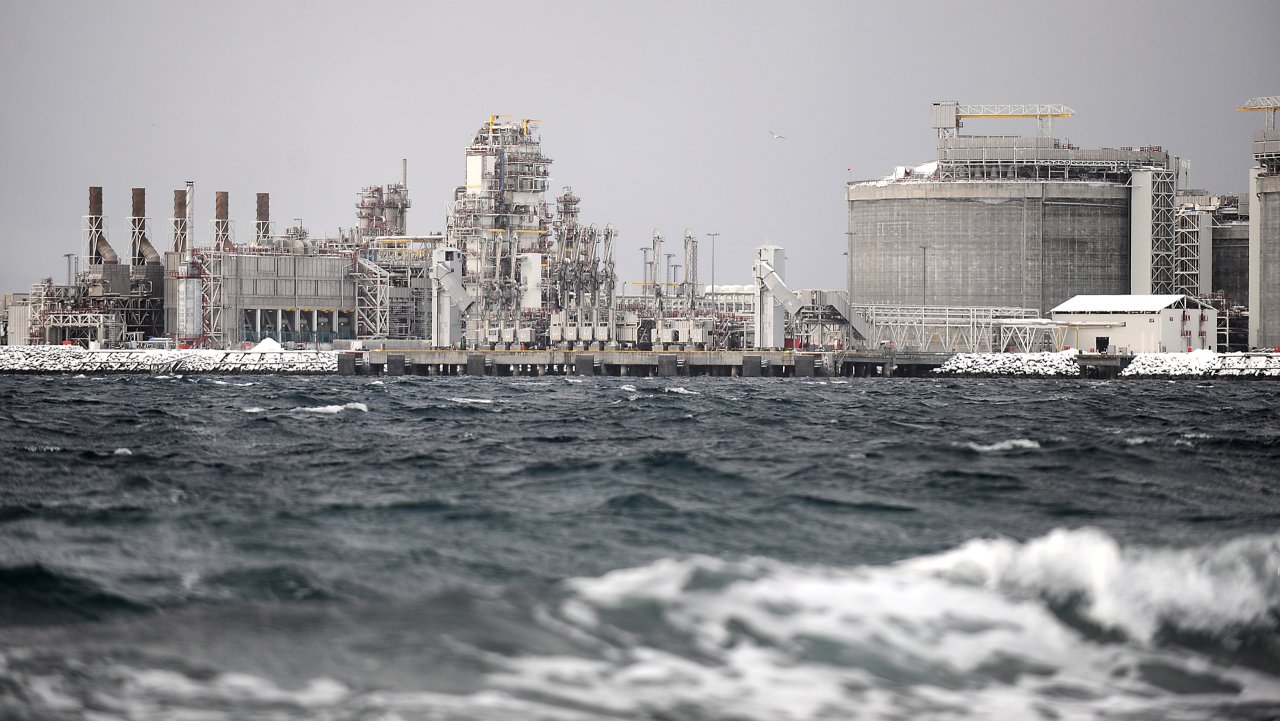 Gas leak shuts Equinor's Hammerfest LNG terminal
