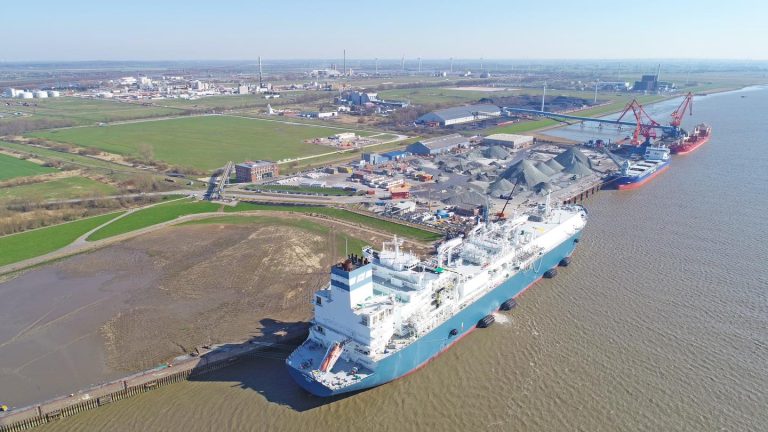 RWE Elbehafen LNG terminal starts commercial ops