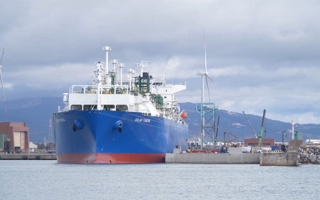 Snam's Piombino FSRU welcomes first LNG tanker