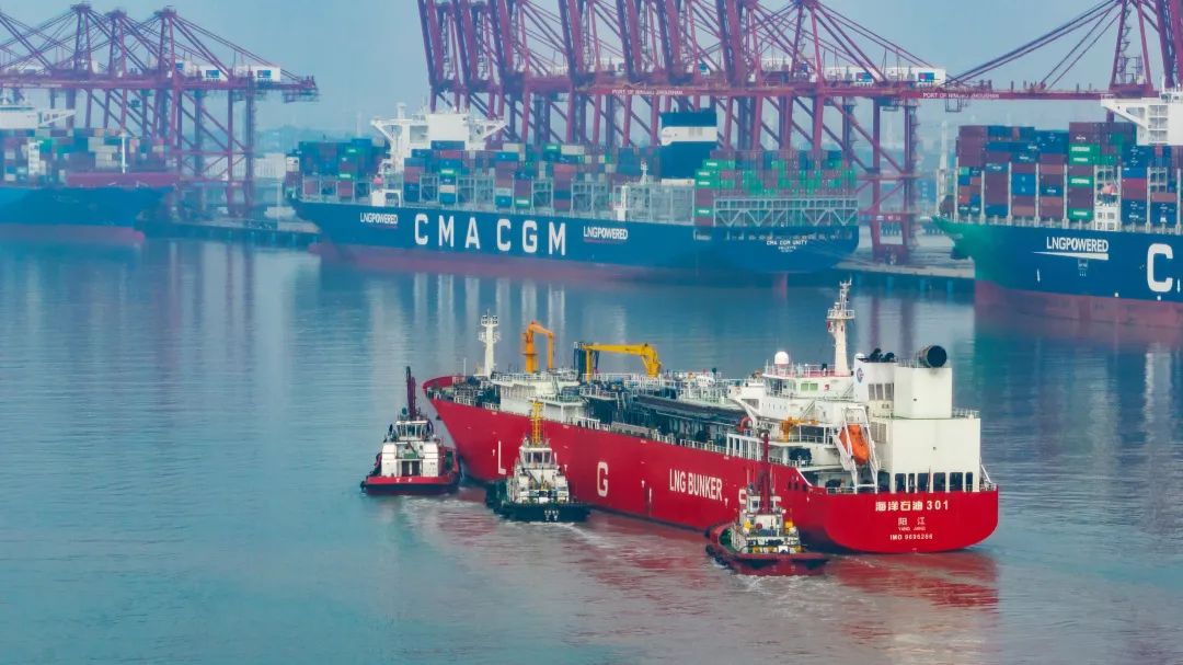 China’s state-owned energy giant CNOOC has joined forces with France's CMA CGM to complete the first LNG bunkering operation at the Meishan terminal in the Ningbo-Zhoushan port.