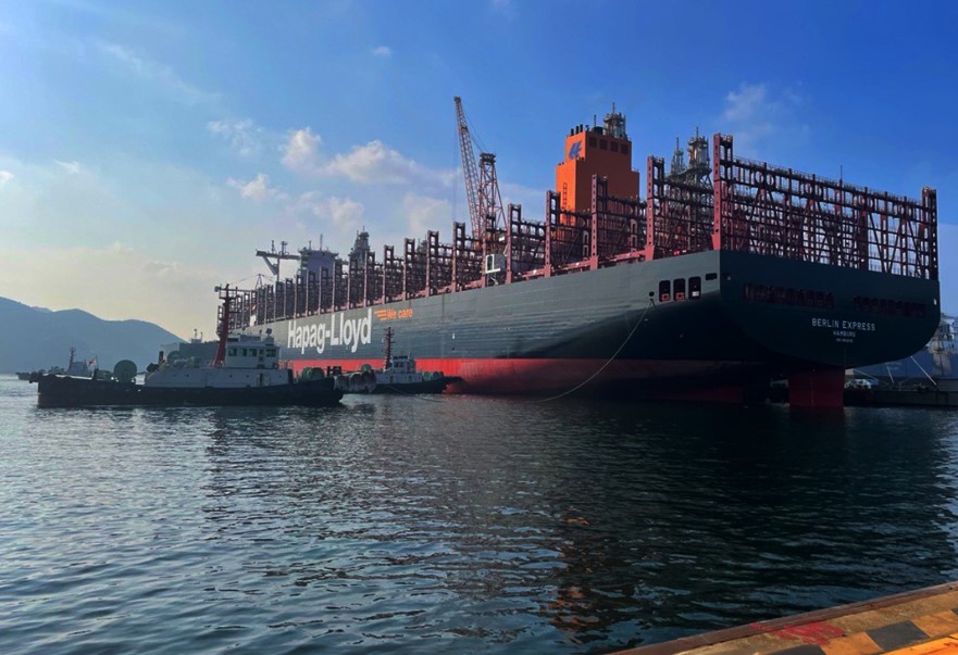 Hapag-Lloyd takes delivery of first LNG-powered giant