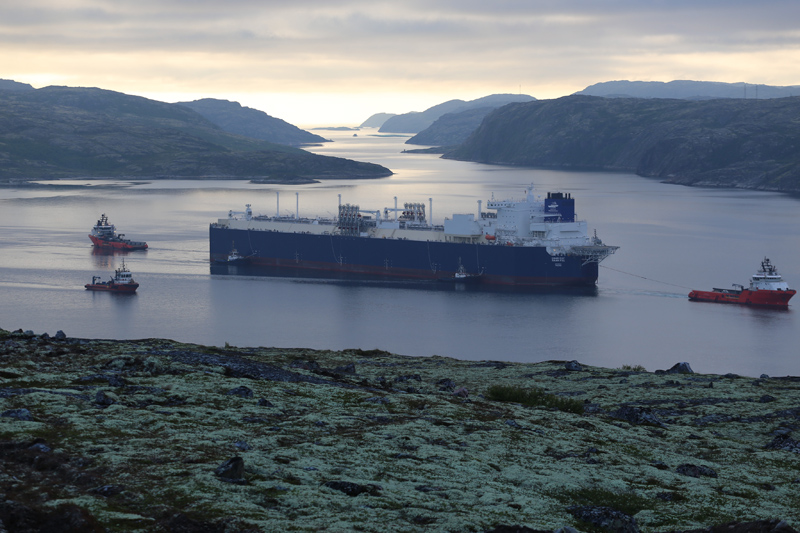 Novatek set to launch Murmansk LNG transshipment ops as giant FSU arrives